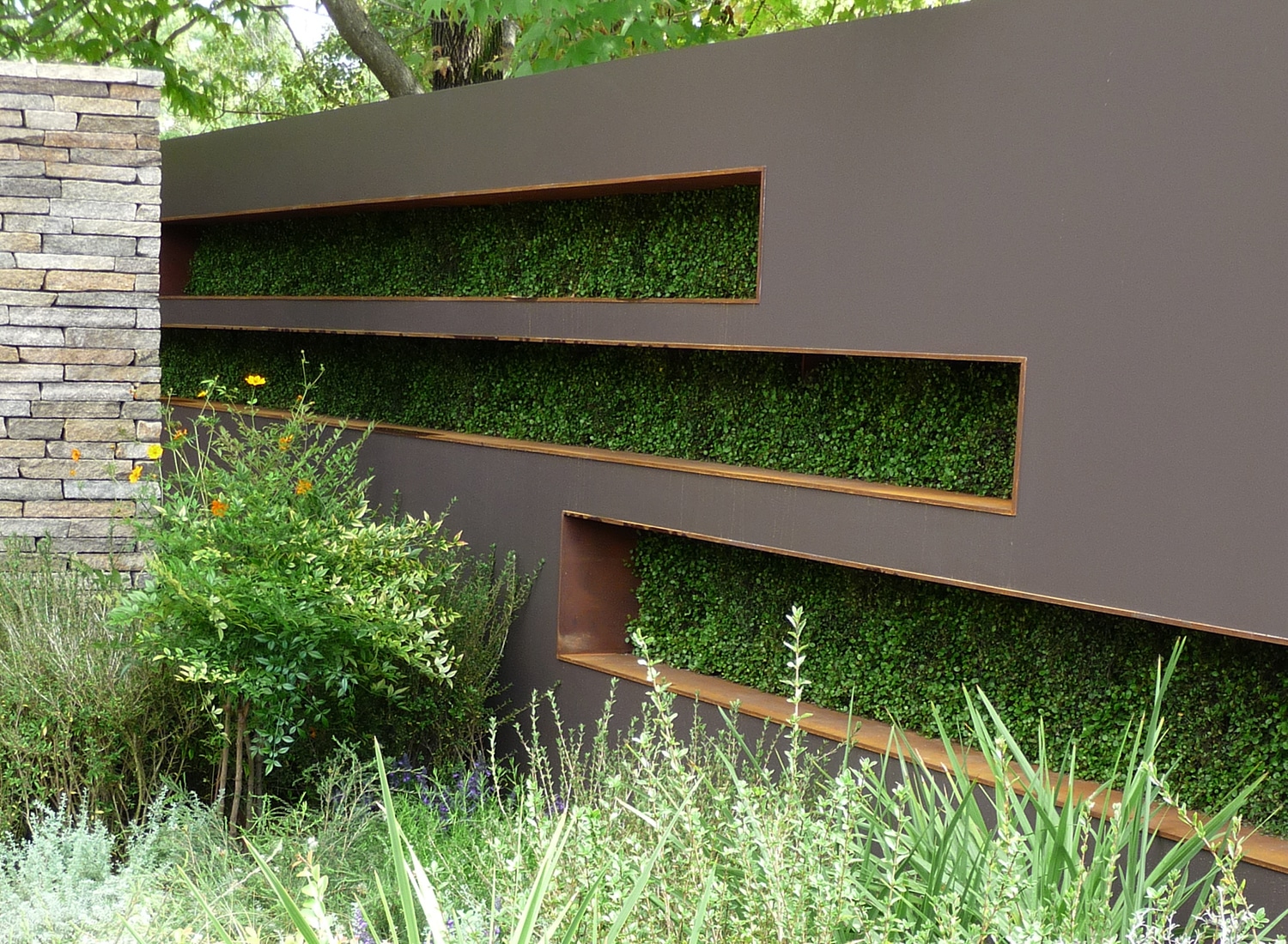 Wall with cutout feature to show hedging in the garden at the Gardening World Cup 2010