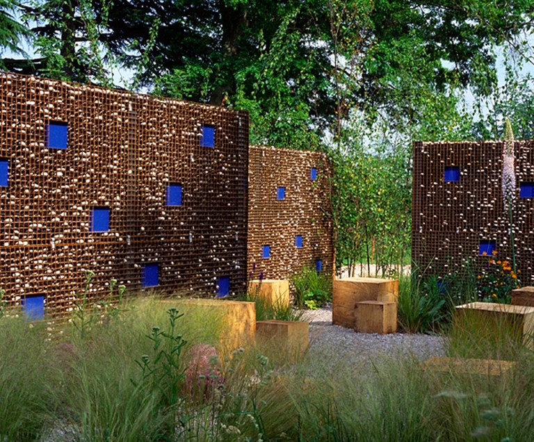 'Situation' Garden sculptural walls made of metal, stone and blue squares