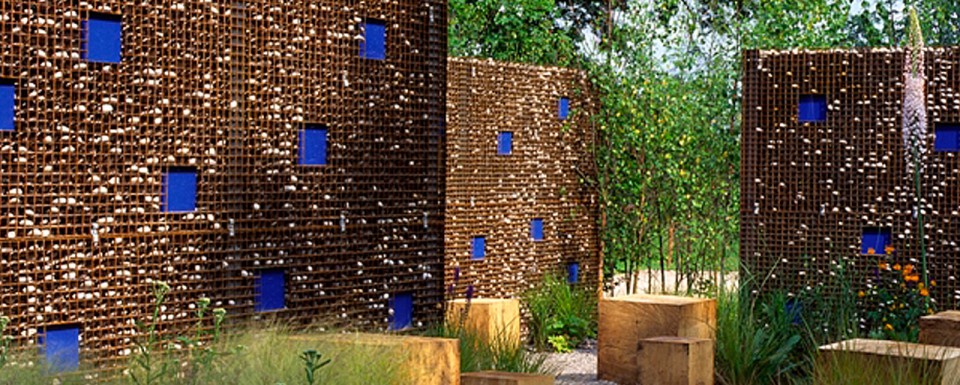 'Situation' Garden sculptural walls made of metal, stone and blue squares