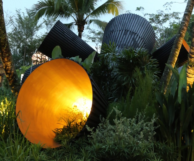 2014 Singapore Garden Festival double award winning garden with 'Full Circle?' sculpture