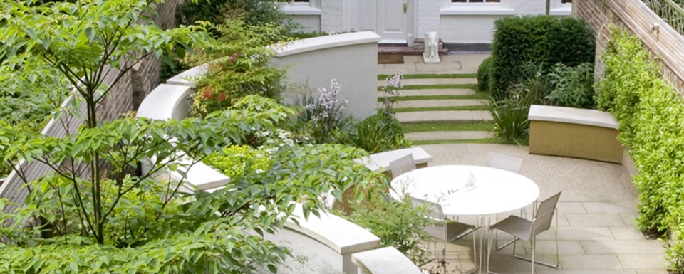 The Vermeer Garden viewed from above to see the curved wall