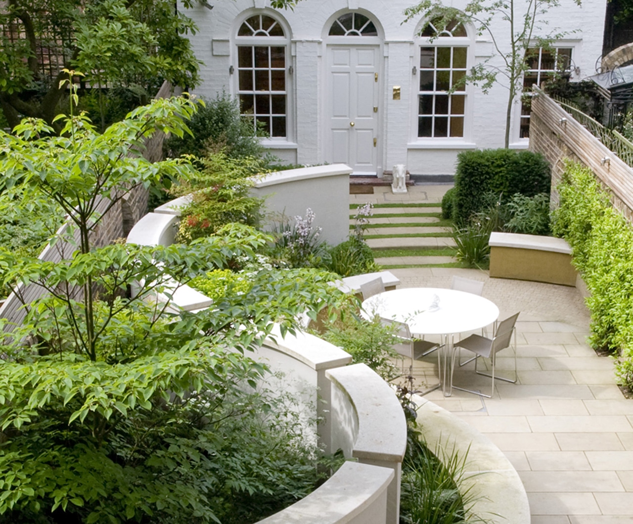 The Vermeer Garden viewed from above to see the curved wall