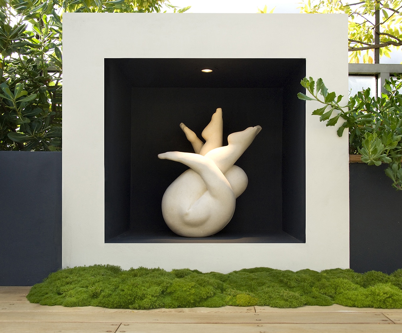 Stunning square sculpture plinth with striking sculpture